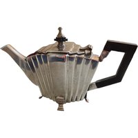 Charmante Versilberte Teekanne Im Art Deco-stil Mit Ebonitgriff Und Abschließenden Details von TheEccentricAesthete