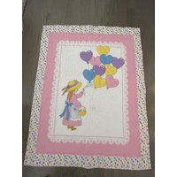 Baby Mädchen Mit Korb, Kätzchen, Herzchen, Babydecke, Krippendecke, 51 X 40", Kinderzimmer, Schlafzimmer, Krippe, Dekor, Handwerk, Vintage von TheEccentricEye