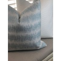 Paar 20x20 Outdoor Reversibel Teal Abstrakten Streifen Vorne Und Chevron Weiß Zurück Wasserdicht Designer Kissenbezug Mit Unsichtbarem Reißverschluss von TheFabricGirlsStore