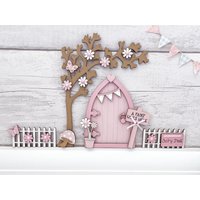 Rosa Wimpelkette, Feentür, Blütenbaum & Zaun Im Set von TheFairyCourtyard