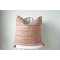 Handgewebter Gestreifter Kissenbezug von TheFallingRainShop