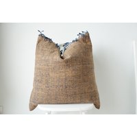 Handgewebter Gestreifter Kissenbezug von TheFallingRainShop