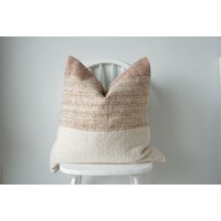 Handgewebter Gestreifter Kissenbezug von TheFallingRainShop