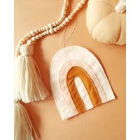 Handgemachter Filz Regenbogen Wandbehang - Natur Boho Gedämpfte Erdige Farben Kinderzimmer Dekor Flagge Wimpel Banner Handgemachter Filz Regenbogen Wandbehang - Natur Boho Gedämpfte Erdige Farben Kinderzimmer Dekor Flagge Wimpel Banner von TheFeltCove