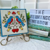 Vintage 1988 Arius Santa Fe Desert Art Tile Handmade 6 "Trivet Lovebirds Bird von TheFlamingoMeadow
