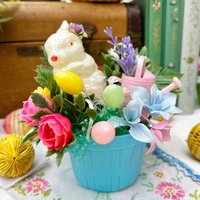 Vintage Ostern Frühling Hase Osterhase Weihnachtsdeko Kunststoff Blume von TheFlamingoMeadow