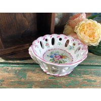 Kleine Keramiktasse Durchbrochene Blume Clamecy Handgefertigt von TheFrenchTrends