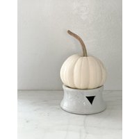 Vintage Spucknapf Aus Bemalter Keramik von TheGatheredLoft