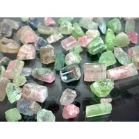 Großhandel Turmalin Kristalle 54 Gramm/270 Karat. || Paprok, Kamdesh District, Nuristan, Afghanistan von TheGemstoneMatrix