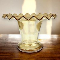 Große Bernsteinfarbene Gekräuselte Oder Akkordeon Umrandete Gelbe Kunstglasblumenvase Gefäß Für Früchte Orchideen in Der Küche, Gewellter von TheGiftCurator