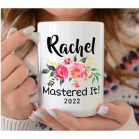Master-Abschluss Personalisiertes Abitur Geschenk Für 2022-Abschluss Geschenk Sie von TheGiftedMugShop
