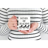 Vater Von Drachen Kaffee-Becher, Personalisierter Vatertag Mug Tochter, Papa Geschenke Vom Sohn, Geschenk Frau, Dad Kindern von TheGiftedMugShop