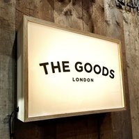 The Clapham - Leuchtschild Aus Holz von TheGoodsLondon
