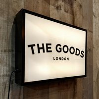 The Angel - Schwarzer Metall-Leuchtkasten von TheGoodsLondon