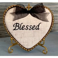 Gesegnetes Gesticktes Zeichen Freistehendes Herz-Rahmen Auf Staffelei Handgemachtes Geschenk Gesegnetes Gesticktes Zeichen Freistehendes Herz-Rahmen Auf Staffelei Handgemachtes Geschenk von TheGratefulHeartShop