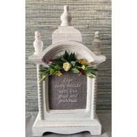 Lebe Jede Minute Mit Liebe Anmut Und Dankbarkeit Gesticktes Zeichen Mantel/Regal Art Piece Lebe Jede Minute Mit Liebe Anmut Und Dankbarkeit Gesticktes Zeichen Mantel/Regal Art Piece von TheGratefulHeartShop