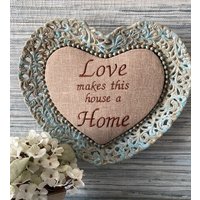 Liebe Macht Dieses Haus Ein Zuhause Wandkunst Bestickt Zeichen Perlen Wandbehang von TheGratefulHeartShop