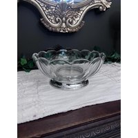 Große Vintage Silberplatte Und Crystal Scalloped Servierschüssel 10 " Große Vintage Silberplatte Und Crystal Scalloped Servierschüssel 10 " von TheGreyHouseshop