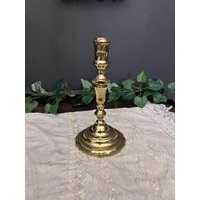 Vintage Traditioneller Verzierter Kerzenständer Aus Poliertem Messing von TheGreyHouseshop