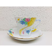 Royal Grafton Art Deco Teetasse Und Untertasse Handgemaltes Blumenmuster Royal Grafton Art Deco Teetasse Und Untertasse Handgemaltes Blumenmuster von TheGroovyMagpie