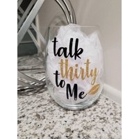 30. Geburtstagsglas Talk 30 Zu Mir Weinglas von TheGrowingList