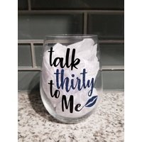 Talk 30 To Me Weinglas 30.bday Geschenkideen Dirty Thirty Thema Geburtstagsparty Dekor Glitzer Af 30.geburtstag Glas von TheGrowingList