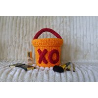 Orangefarbener Stifthalter. Handgemachter Schminkkorb. Gestrickte Tasse. Granatorange. Geschenkideen. Wohndekoration von TheHandKnittedFactor
