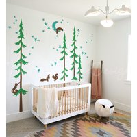 Fichtenbaum Wandtattoo Set Waldbäume Und Eichhörnchen Wandbild Sternenhimmel Im Wald Kinderzimmer - Ht108 von TheHappyTreeDesign