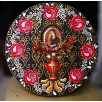 Wandkunst Muttergottes Mit Sohn, Religiöse Mixed Media Collage Heilige Jungfrau Maria Vintage Rosen, Klosterarbeiten Auf Runder Leinwand von TheHolyMaryHermitage