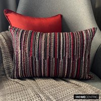 Dekoratives Längliches/Lendenkissen Rot Schwarz Silber Jacquard Gestreift Stoff Mit Perlen Modern Home Style - Scarlet Splendor von TheHomeCentric