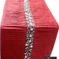 Erhältlich in 11 Größen, 36 Bis 120 Zoll Lang Dekorative Tischläufer Rot, Seidenperlen, Plissee Sparkle Crystal Rhinestone - Tiefrot Plissiert von TheHomeCentric
