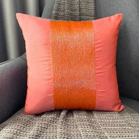 Orange Kunstseide Perlen Gestreifter Dekorativer Dekokissenbezug, 16x16 Designer Modern Style Toss Sofa/Couchkissenbezug - Peachy von TheHomeCentric