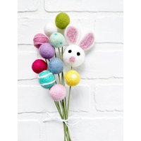 Bommel | Hase Hop Ostern Frühling Pom Blumenstrauß von TheHonakerHomeMaker