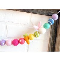 Hase Regenbogen Filz Wimpelkette | Ostern Frühling Filzkugel Girlande Gestuftes Tablett, Mantel, Tafel, Kinder Bücherregal Dekor von TheHonakerHomeMaker