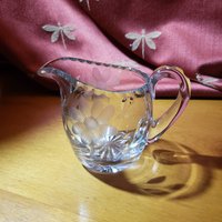 Frühes Jahrhundert Schweres Klares Geätztes Glas Milchkännchen Mit Griff in Floral - Schicke Landhaus Küche von TheHoneycombMarket