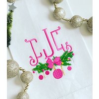 Monogrammiert Weihnachtsornament Handtuch | Weihnachtsgeschenk Gastgeschenk von TheHuntedHomeCo