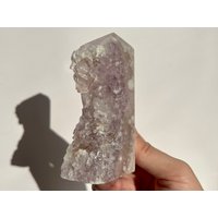 Raw Purple Pink Amethyst Fa Quartzy Flat Tower von TheImaku