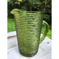 Krug Glas Anker Hocking Avocado Grün Soreno Textured Pressbarke Design Hergestellt in Den Usa Retro Mid Century Mann Höhle Barware von TheKitchWitch