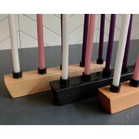 Advents Kerzenhalter - 5 Mini Spitzkerzen Inklusive Minimalistisch Und Modern Midcentury von TheKnottyDane