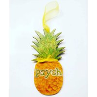 Handgemachtes Holz "Psych" Ananas Ornament Handgemachtes Holz "Psych" Ananas Ornament von TheLadiesCrafty