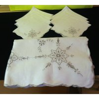 Vintage Schöne Cutwork Leinen Tischdecke & 8 Servietten von TheLadyCollects