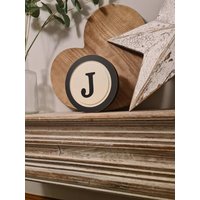 15cm Rund Buchstabe J Schild, Monogramm, Initiale, Wandkunst, Home Decor, Rustikale Buchstaben, Alle Buchstaben Verfügbar, Leichte Not von TheLetterHouseUK