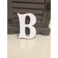 Holzbuchstabe B - Individueller Namensbuchstabe Kinderzimmer Deko Ideen Rustikales Zimmerdekor Märchenstil Dekoratives Holzschild von TheLetterHouseUK