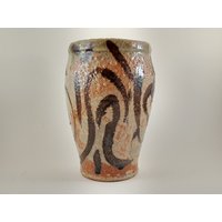 Antik Aussehende Keramik Vase | Shino Glasierte 8 Zoll Vase von TheLevantinePotter