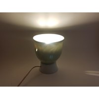 Geschnitzte Grüne Keramiklampe | Porzellan Windlicht Keramik Laterne Mit Edison Glühbirne von TheLevantinePotter