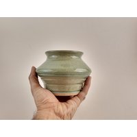 Grüne Keramik Vase | Sukkulenten Topf Geschnitzte Keramik von TheLevantinePotter