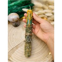 Ritualkerze Glück/Gesundheit , , Smeralda's Kräuterglück''/Kamille Thymian Triquetra Wicca Gesundheitszauber Glück Langfristig Ritualkerze Glück/Gesundheit , , Smeralda's Kräuterglück''/Kamille Thymian Triquetra Wicca Gesundheitszauber Glück Langfristig von TheLightsofSpirit