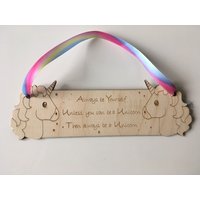 Einhorn Be Yourself Plakette von TheLittleWoodenGift