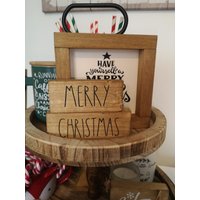 Merry Christmas Stufen Tablett Dekor/Saisonale Holz Mini Schilder Vom Bauernhof von TheLittleWoodenSign