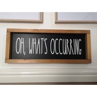 Oh What's Occurring Sign, Gavin & Stacey Schild, Gerahmtes Holzschild Home Wanddeko Bauernhaus Rustikal Geschenk/ Schild Uk von TheLittleWoodenSign